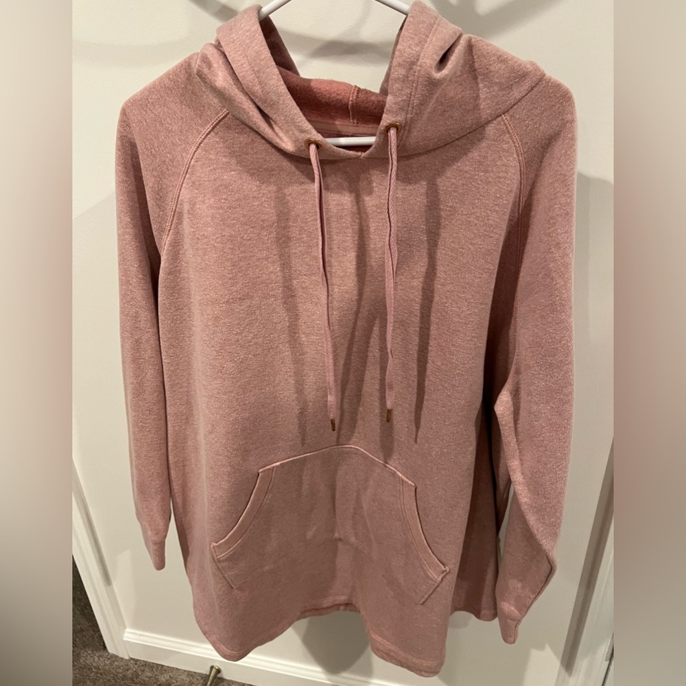 Women’s Size 1X pink hoodie.